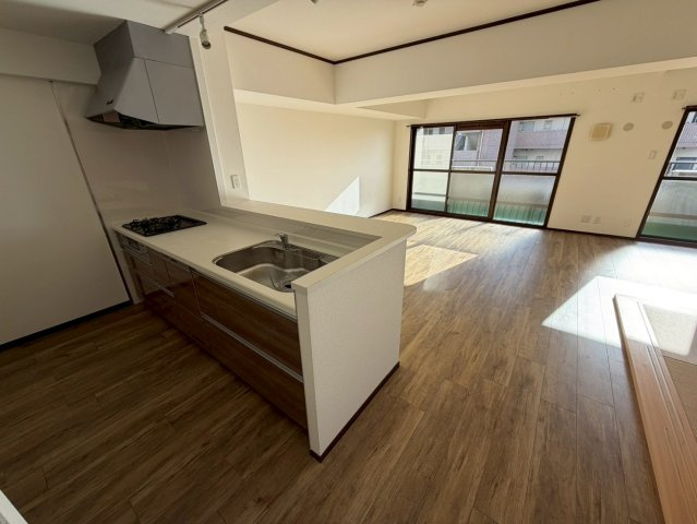 レインボー苗場のキッチン|柔らかな日差しが温かく包み込む、温もりに溢れた22帖のリビング空間♪