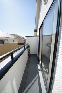 【バルコニー】 | 【仲介手数料無料！！】府中市是政1丁目　新築戸建て（全2棟）1号棟　5390万円