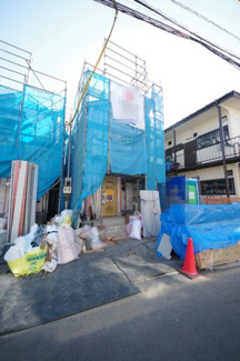 【外観】 | 【仲介手数料無料！！】府中市是政1丁目　新築戸建て（全2棟）1号棟　5580万円 | 令和８年１月１８日撮影　建築中