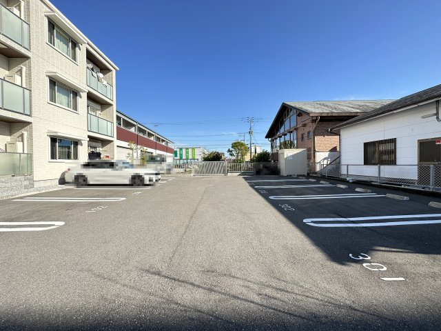 ベレオ トワ・スールの駐車場