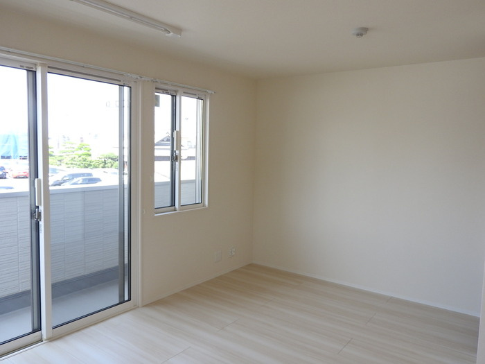 岸和田市八阪町１丁目のハイツの居間・リビング|ゆったりとした居間です