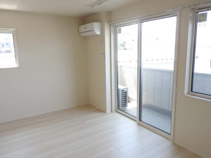 岸和田市八阪町１丁目のハイツの居間・リビング|ゆったりとしたリビングです