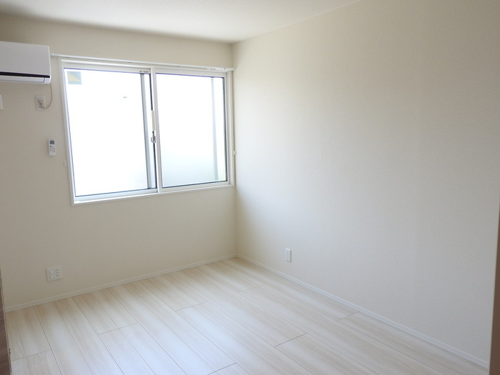 岸和田市八阪町１丁目のハイツの居間・リビング|こちらのリビングで趣味の時間をお楽しみください