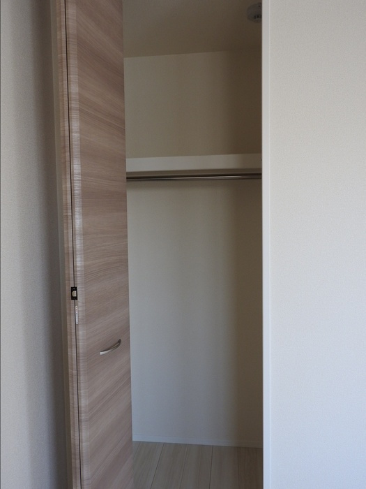 岸和田市八阪町１丁目のハイツの収納|たっぷりとした収納スペースです