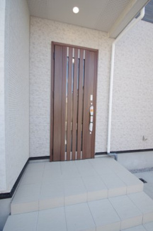 【玄関】 | 【仲介手数料無料！！】府中市是政1丁目　新築戸建て（全2棟）2号棟　5390万円