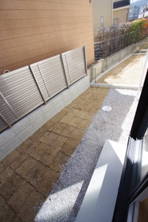 【庭】 | 【仲介手数料無料！！】府中市是政1丁目　新築戸建て（全2棟）2号棟　5390万円 | 天然芝が敷設されています。