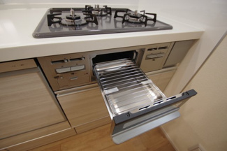 【キッチン】 | 【仲介手数料無料！！】府中市是政1丁目　新築戸建て（全2棟）2号棟　5390万円 | グリル