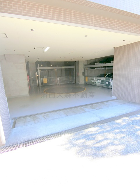 クレストラフィーネ大森駅前の駐車場