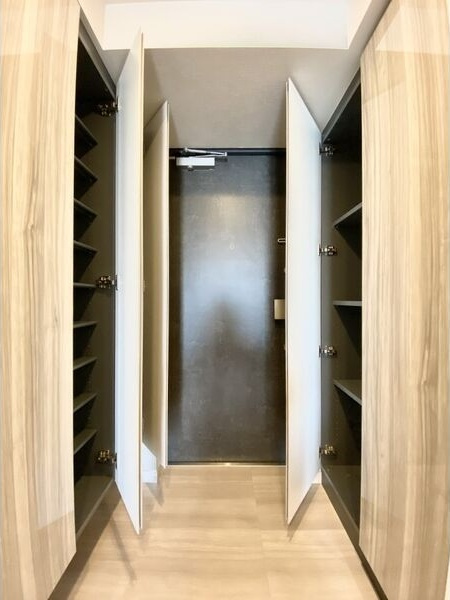 S-RESIDENCE鶴舞IIの玄関