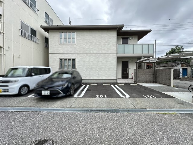 シャーメゾン ソアヴィータの駐車場