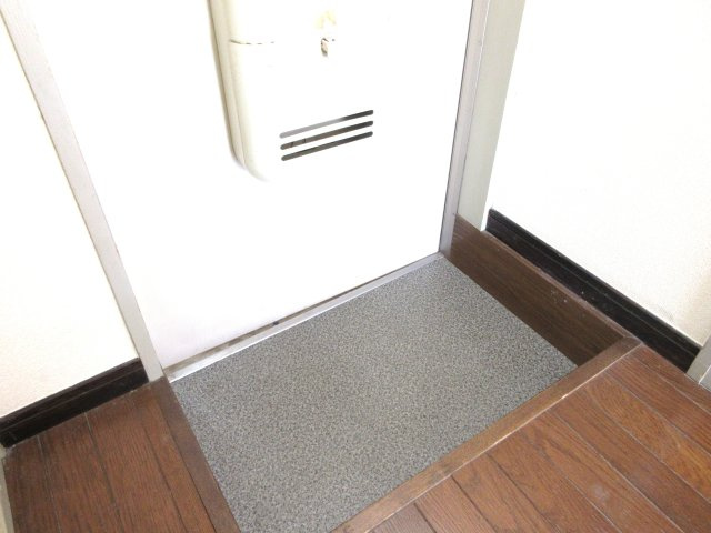 ハイツアドレサントの玄関