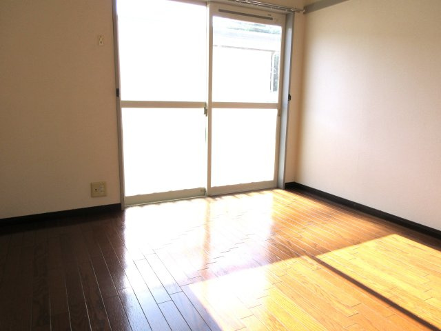 ハイツアドレサントの居間・リビング