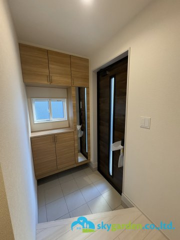 平塚市南原1丁目　新築戸建　全3棟3号棟の玄関