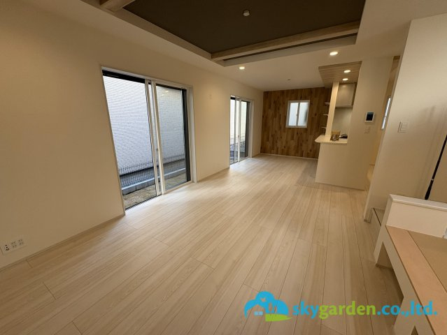 平塚市南原1丁目　新築戸建　全3棟3号棟の居間・リビング