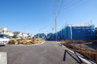 【前面道路含む現地写真】 | 【仲介手数料無料！！】府中市日新町5丁目　新築戸建て（全3棟）2号棟　5390万円
