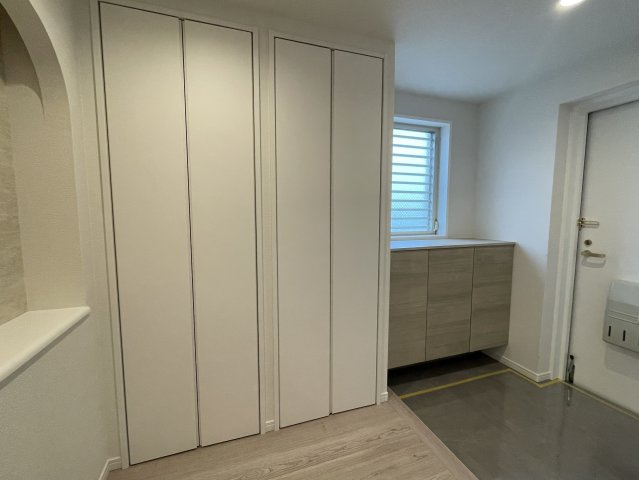 このマンション知っている人は、４階だからこそ意味があると分かる。そんな【NICシルクハイム三ッ沢桜台A棟】リノベーションの玄関