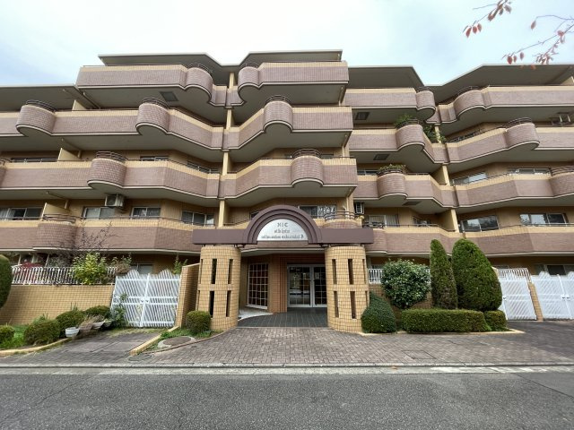 このマンション知っている人は、４階だからこそ意味があると分かる。そんな【NICシルクハイム三ッ沢桜台A棟】リノベーションの外観