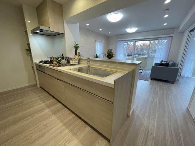 このマンション知っている人は、４階だからこそ意味があると分かる。そんな【NICシルクハイム三ッ沢桜台A棟】リノベーションのキッチン