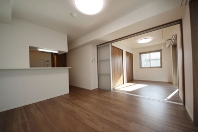 【居間・リビング】 | LA・FELICE | こちらのリビングで趣味の時間をお楽しみください