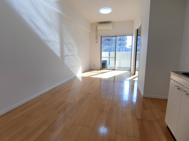 カーサヴェルデ宮ノ陣の内装|開放感があります。