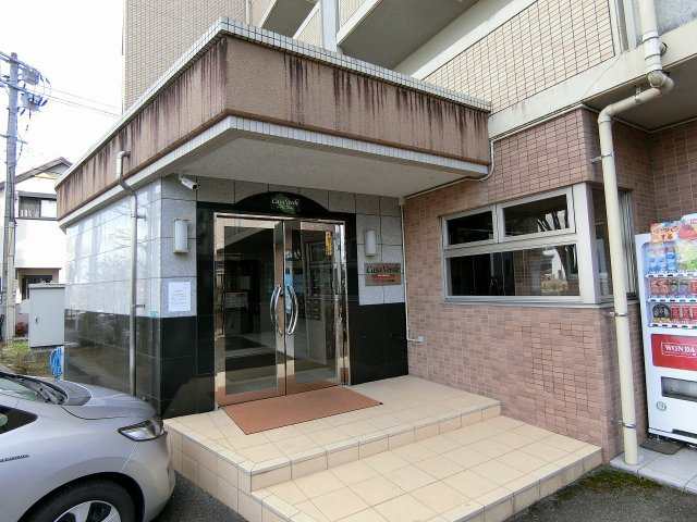 カーサヴェルデ宮ノ陣のエントランス|毎日通るエントランスはこのようになっています