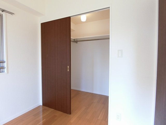 カーサヴェルデ宮ノ陣の収納|ウォークインクローゼットでたっぷりと収納できます。