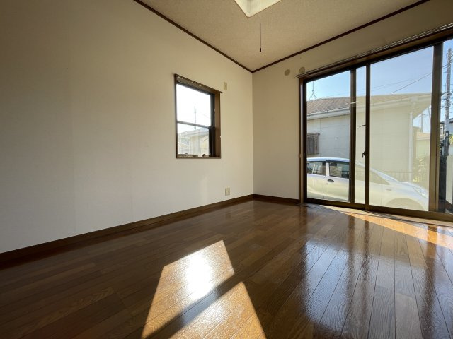 茂原市粟生野中古戸建の洋室