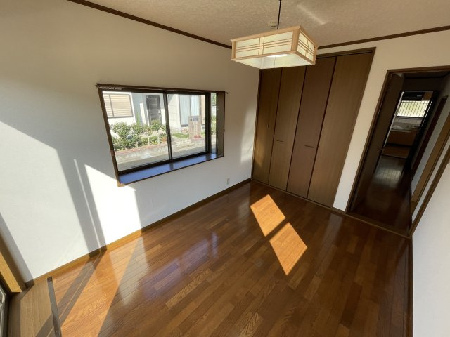 茂原市粟生野中古戸建の洋室