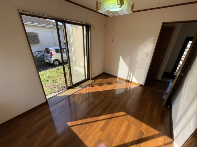 茂原市粟生野中古戸建の洋室