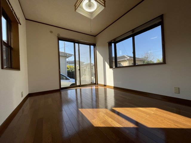 茂原市粟生野中古戸建の洋室