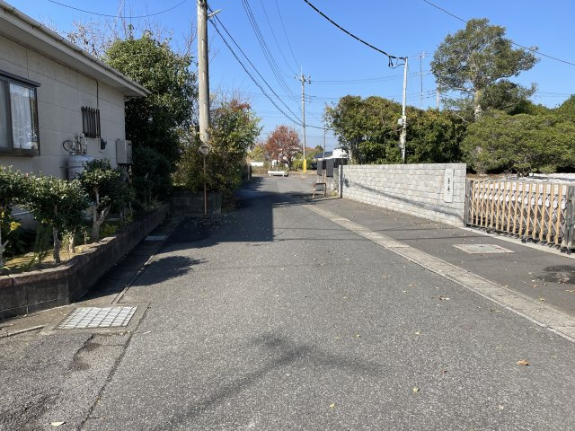 茂原市粟生野中古戸建の前面道路含む現地写真
