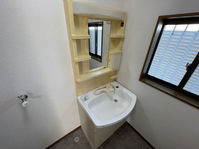 茂原市粟生野中古戸建の独立洗面台