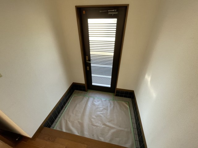 茂原市粟生野中古戸建の玄関