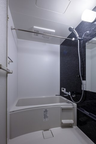 Lien広中新開の浴室