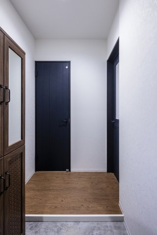 Lien広中新開の玄関