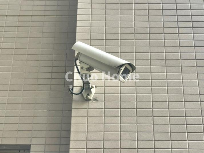 東京ビューマークスの防犯設備|【防犯カメラ】何かあった時の大事な証拠になることももちろんなりますが、防犯というくらいですので大事なのは防犯カメラがあることによって抑止力につながることですよね。