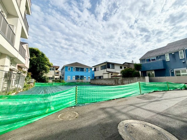 杉並区阿佐谷北3丁目　建築条件付き売地　残2区画の前面道路含む現地写真|子育てしやすい住環境！教育施設や商業施設も徒歩圏内に充実。

ご内見希望・資料請求などお気軽にお問い合わせ下さい！
03-5990-5201