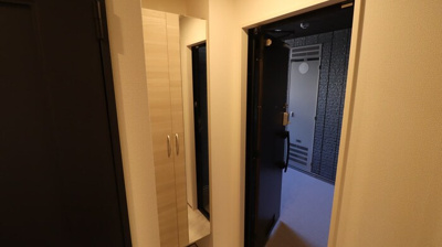 【玄関】 | ONARIGOTENｰD | 収納もある玄関です