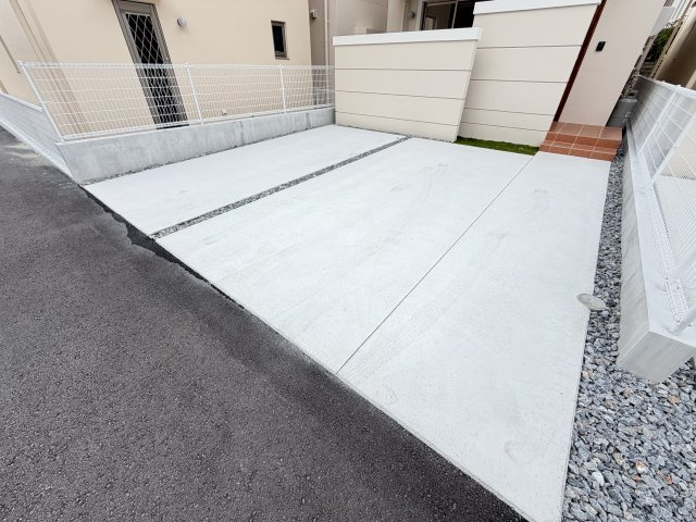 嘉手納屋良Ⅱ（全5棟）4号棟の駐車場|4号棟　並列駐車2台完備♪