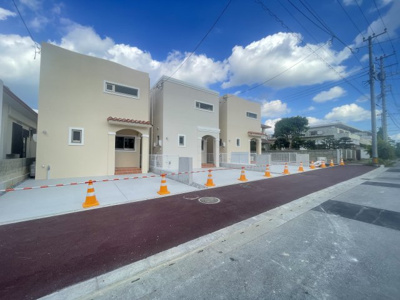 【前面道路含む現地写真】 | 嘉手納屋良Ⅱ（全5棟）4号棟 | ※南側公道9m♪