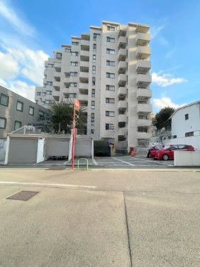 【駐車場】 | ニューライフ一番町 | 駐車場があるので、車を買う予定の方も安心です