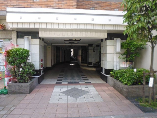 クレアール神田のエントランス