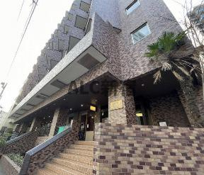 青山アルコープのエントランス