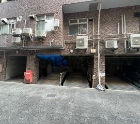 青山アルコープの駐車場