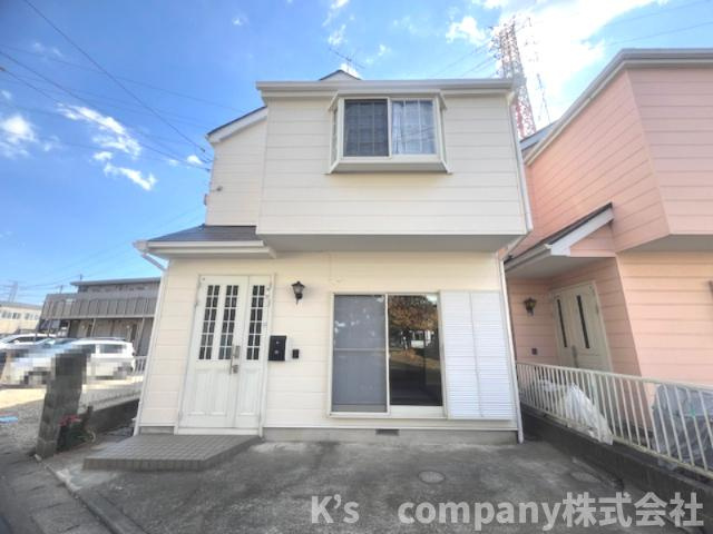 ■高座郡寒川町一之宮3丁目　中古戸建の外観|明るいアイボリーの外観で、爽やかな雰囲気のお住まいです◇