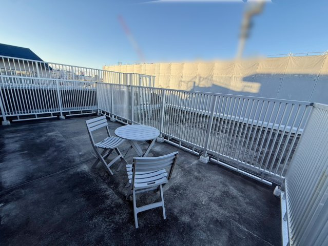 レ・ジェイド上北沢のバルコニー|奥行きを感じるバルコニーは、外の空気を感じながら過ごせるスペース。住空間に広がりをプラスしてくれます。				