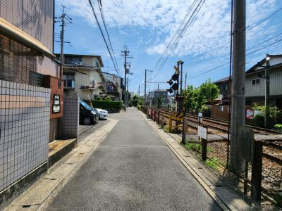 フロールさがのの周辺|前面道路