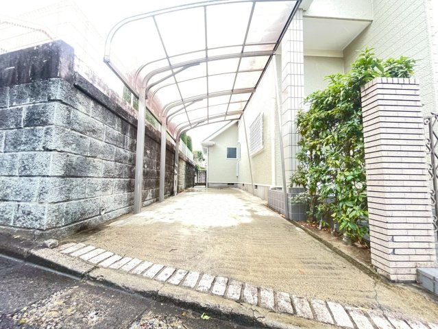 季美の森中古戸建ての駐車場