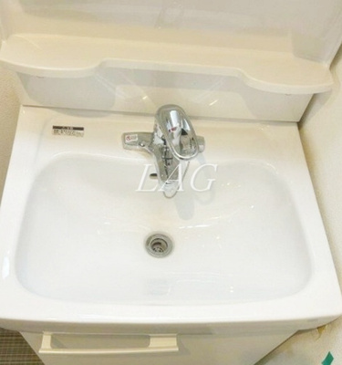 【洗面所】 | コンフォール駒込 | 洗面台です。