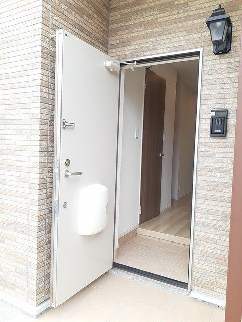 ペリドット鳴浜の玄関|落ち着いた玄関です